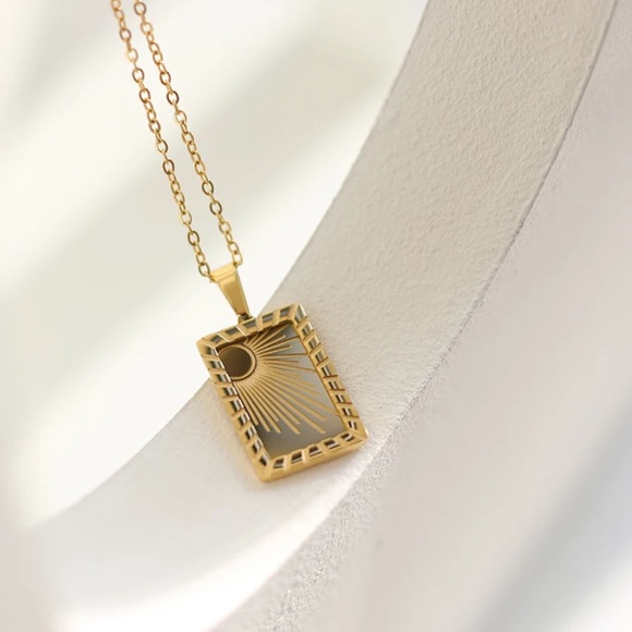 New 18K Gold Moon&Sun Pendant Necklace - Picture 4 of 7